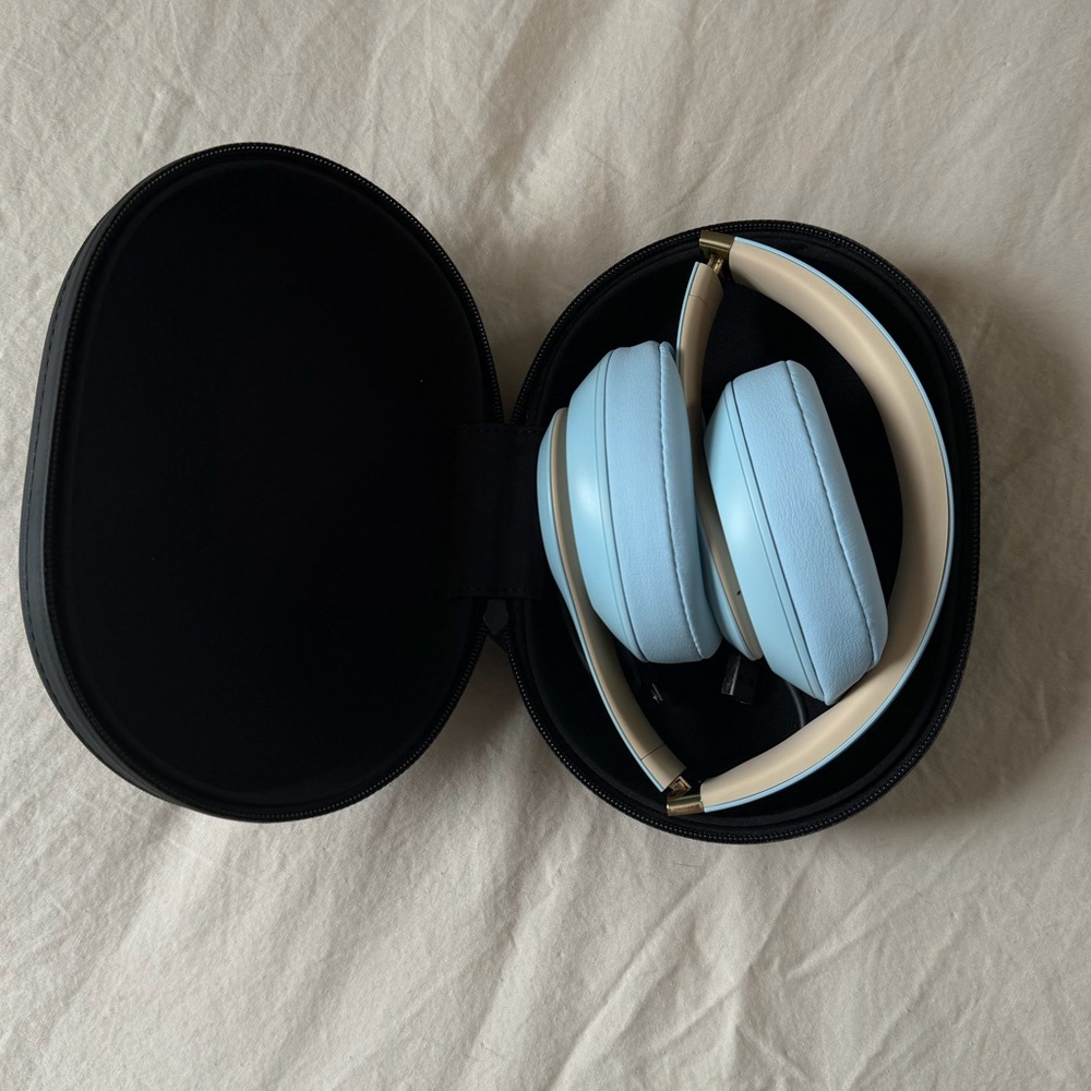 Baby Blue Beats Over Ear Headphones - like new - Picture 11 of 11